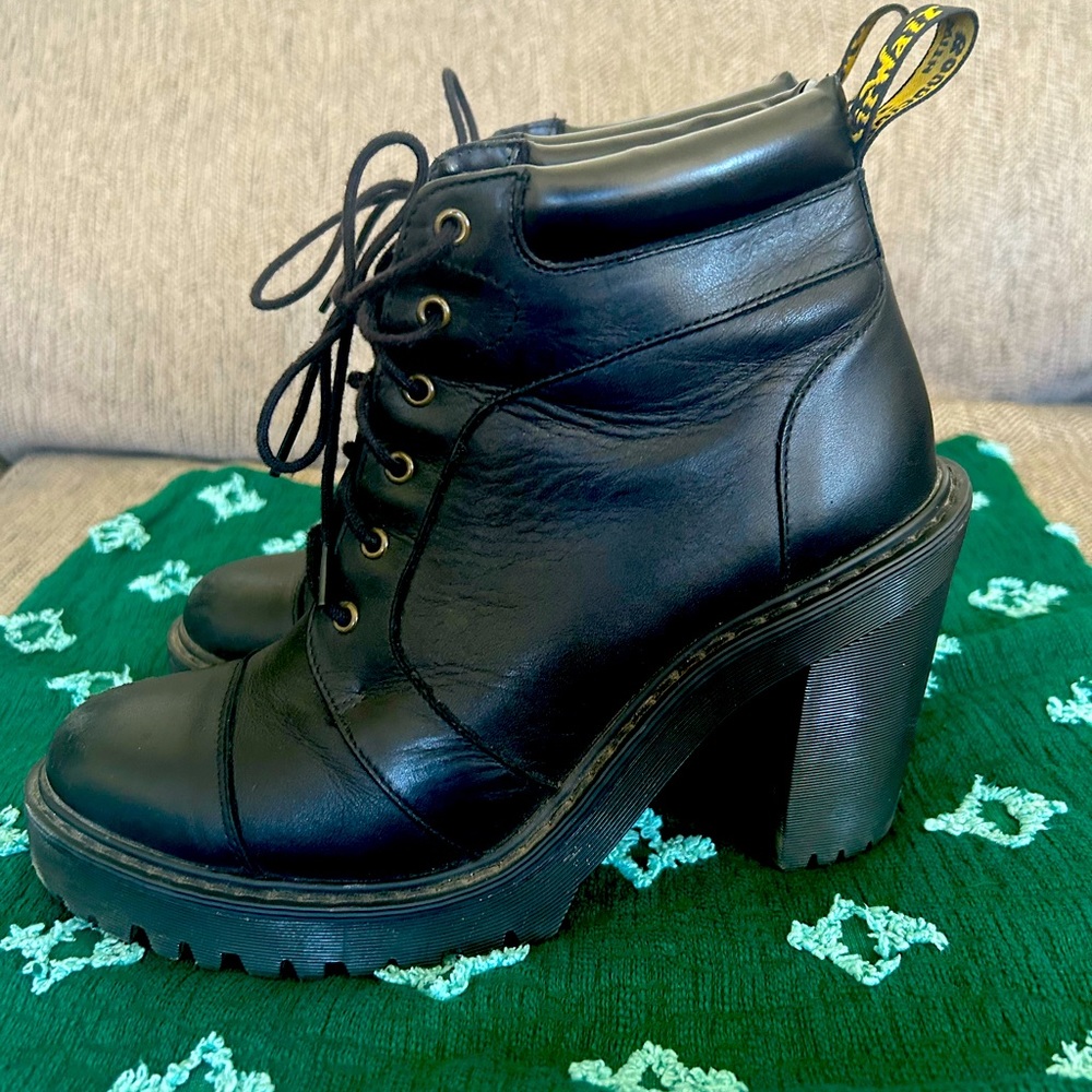 Doc Martens, Averil